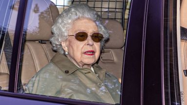 Ratu Elizabeth meninggalkan Wood Farm di Sandringham, Norfolk.  foto: Jeff Robinson/Shutterstock